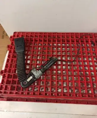 BMW 6 E63 E64 Front seatbelt buckle 7060458r