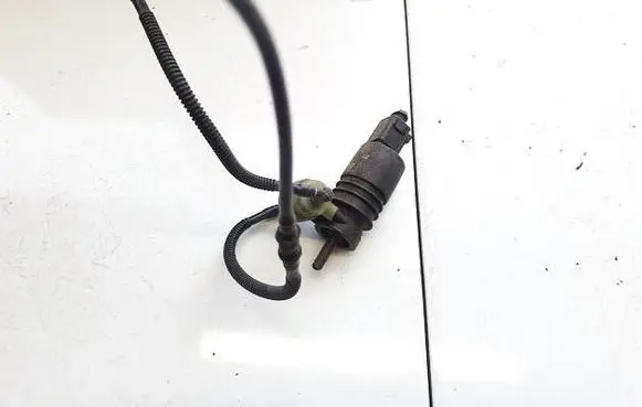 Audi A4 S4 B5 8D Windscreen/windshield washer pump 1j0973722