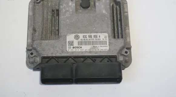 Volkswagen Golf V Engine control unit/module 03G906056A 0281014682