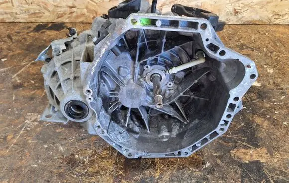 Nissan Qashqai Manual 5 speed gearbox ND4008