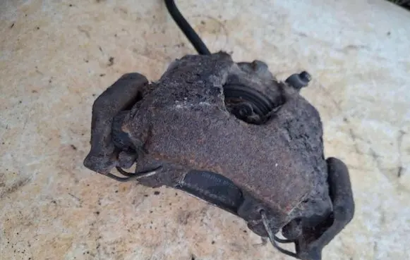 Jaguar XJ X308 Front brake caliper