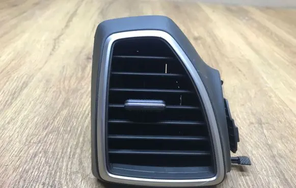 Hyundai Tucson TL Dashboard side air vent grill/cover trim 97490D7BB0