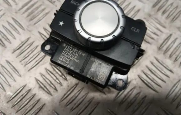 Mercedes-Benz E C207 W207 Head unit multimedia control A2129007719