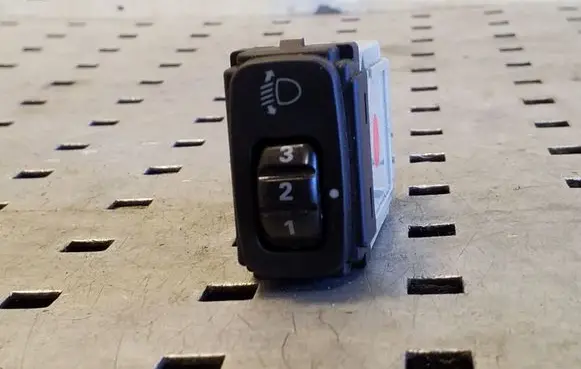 Mitsubishi Outlander Headlight level height control switch