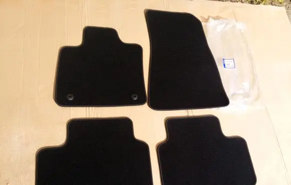 Volvo XC40 Car floor mat set 32357664 NE66846