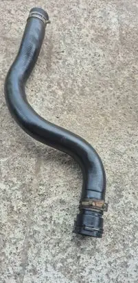 Engine coolant pipe/hose
