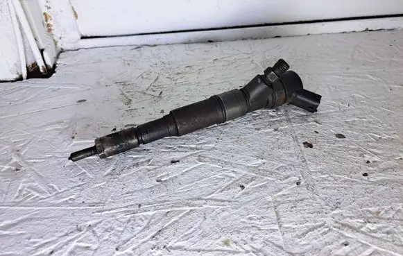BMW 5 E39 Fuel injector 0445110048 7785985