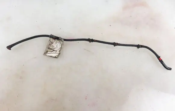 Volvo S60 Fuel injector supply line/pipe 