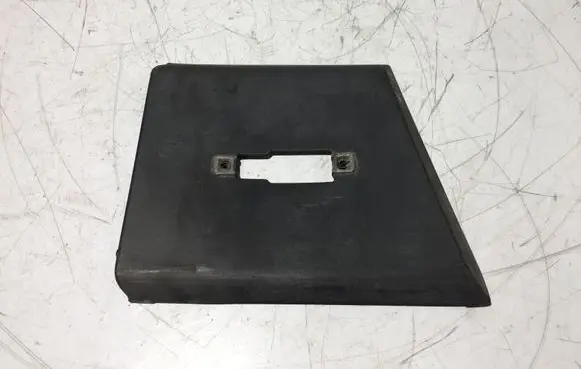 Rear fender molding trim