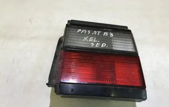 Volkswagen PASSAT B3 Tailgate rear/tail lights 333945108