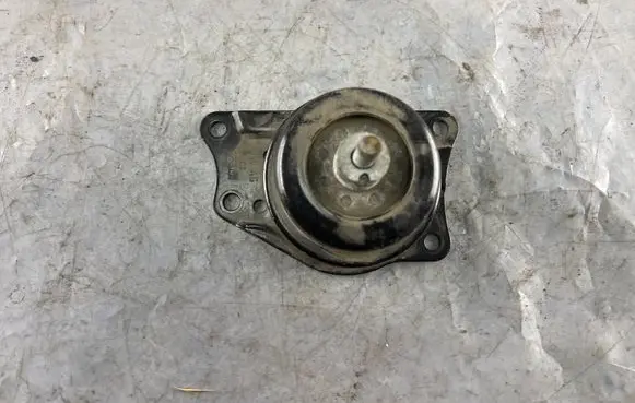 Volkswagen Polo Engine mount bracket 6Q0199262AF