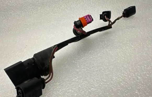 Audi A3 S3 8P Fuel injector wires 06F971824