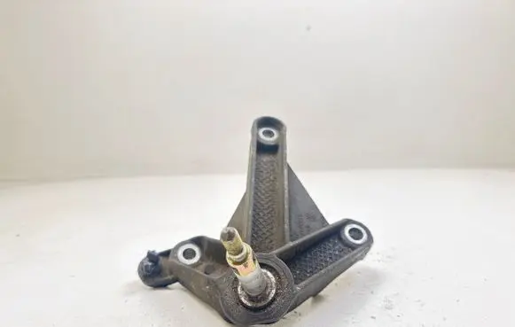 Nissan Note (E11) Gearbox mounting bracket 8200043084