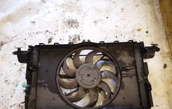 Tesla Model 3 Radiator cooling fan shroud 160780800B