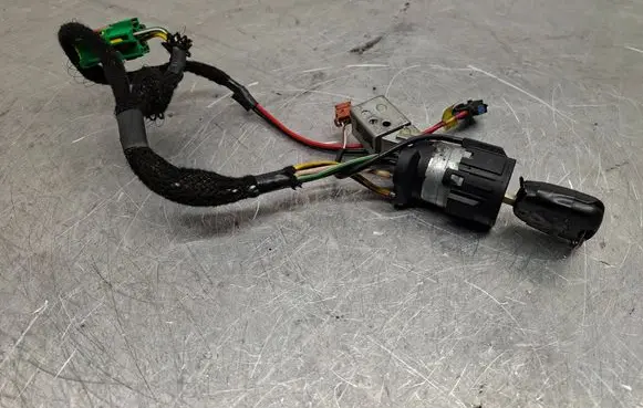 Peugeot 307 Ignition lock 9632897680 36353100