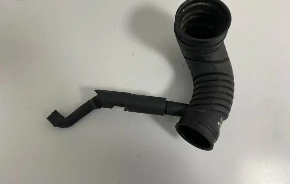 Mercedes-Benz E W210 Turbo air intake inlet pipe/hose