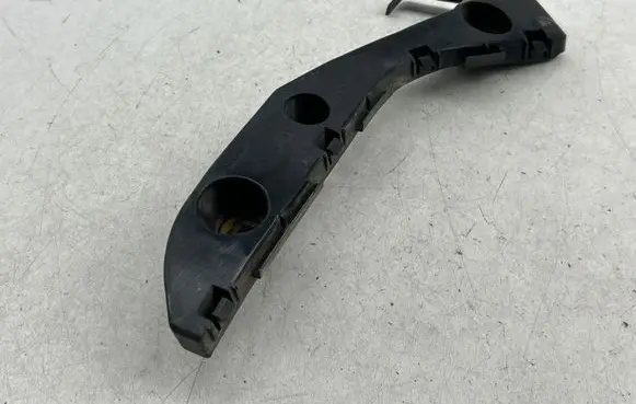 Toyota Prius (XW20) Front bumper mounting bracket 5211647010