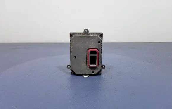 Audi A4 S4 B7 8E 8H Voltage converter/converter module 1307329115