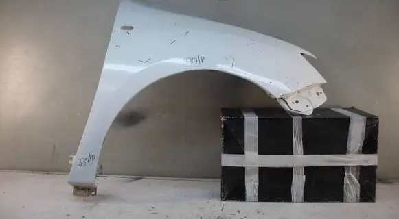 Dacia Sandero Fender mounting bracket