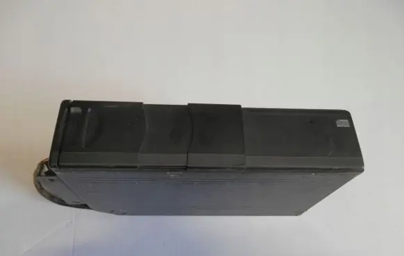 Land Rover Discovery 3 - LR3 CD/DVD changer XQE000110