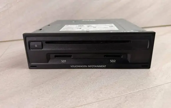 Volkswagen Touran III Radio/CD/DVD/GPS head unit 3Q0035846