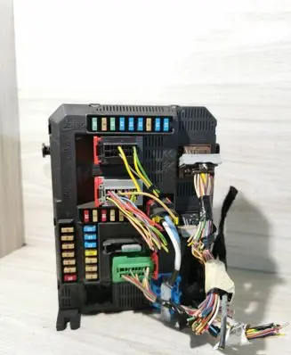 Peugeot 208 Fuse module 9819850080 BSIN0300