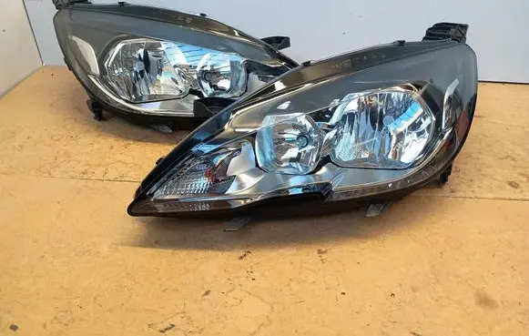 Peugeot 308 Headlights/headlamps set 96775229
