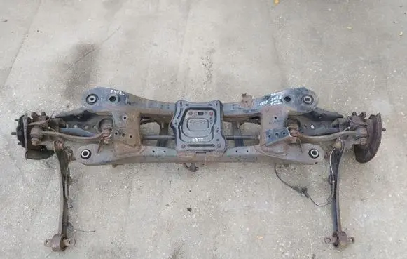 Toyota Avensis T270 Rear axle beam 