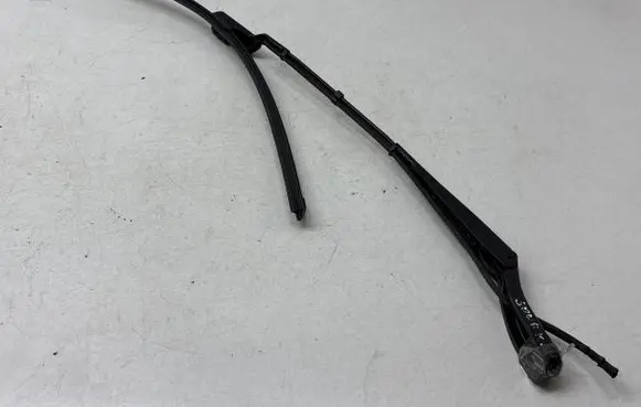 Peugeot 5008 II Front wiper blade arm 9810664880