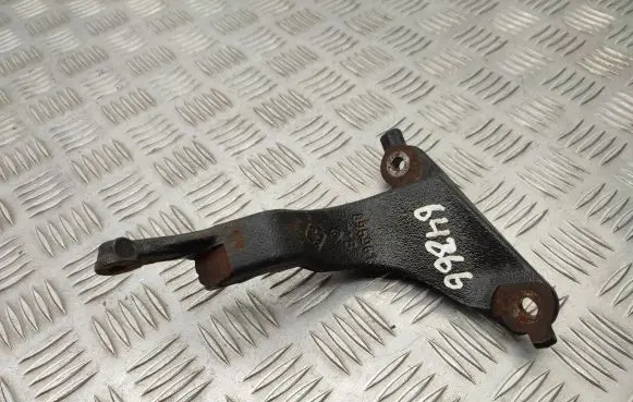 Opel Vivaro Engine mounting bracket 895961