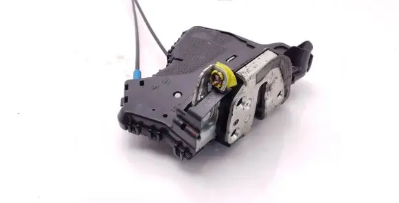 Toyota Auris 150 Front door lock 6904002210 6971002070 6975002100