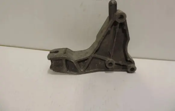 Opel Astra H Gearbox mounting bracket 13125625