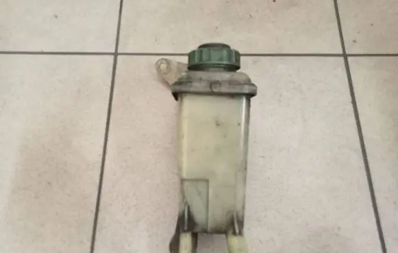 Volkswagen PASSAT B5.5 Power steering fluid tank/reservoir 8D0422373C
