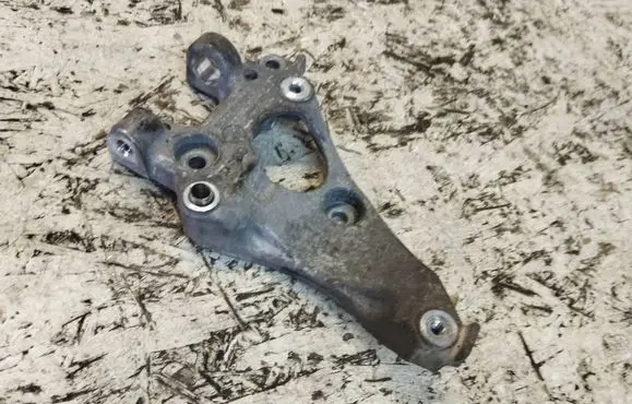 Citroen C4 Cactus Engine mounting bracket 9672950980