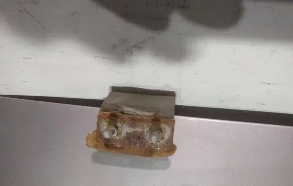 Tailgate/trunk/boot hinge