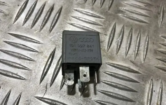Audi A6 S6 C5 4B Other relay v23134a52x196 v23134-a52-x196