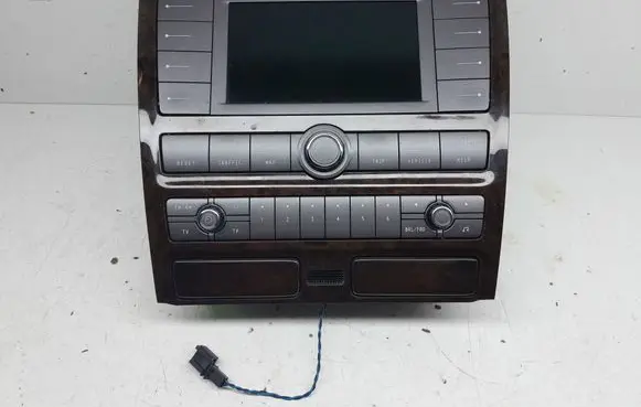 Volkswagen Phaeton Radio/CD/DVD/GPS head unit 3D0035007AJ