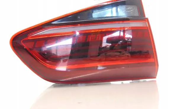 Tailgate rear/tail lights