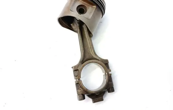BMW 3 E30 Piston with connecting rod