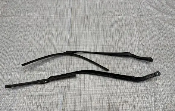 Maserati Ghibli Front wiper blade arm M157S