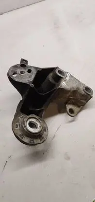 Audi A4 S4 B6 8E 8H Engine mounting bracket 8E0199352