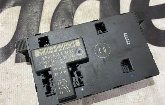 Mercedes-Benz C W203 Door control unit/module A2038201285 2038201285