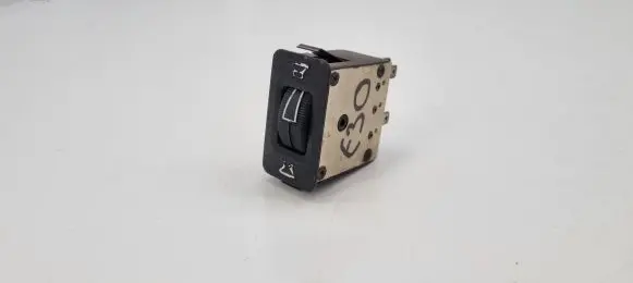 BMW 3 E30 Sound control switch 8901720021