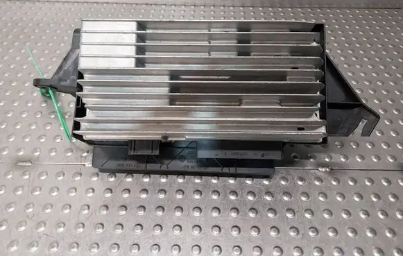 Audi A4 S4 B8 8K Sound amplifier 8T0035223AR