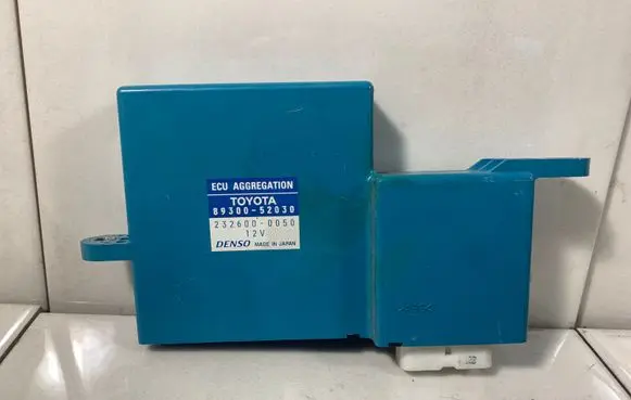 Toyota RAV 4 (XA30) Door central lock control unit/module 8930052030