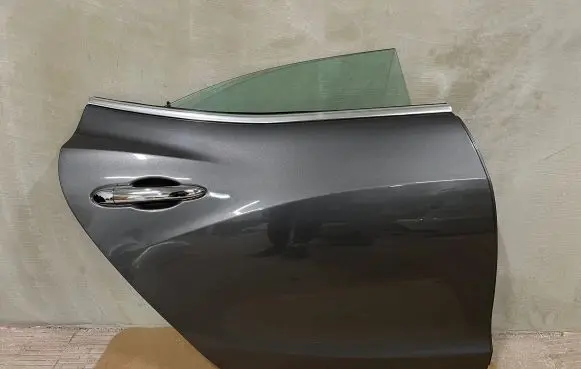 Maserati Ghibli Rear door