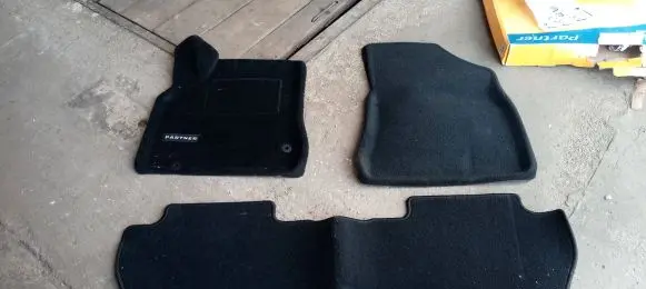 Peugeot Partner Car floor mat set 966396