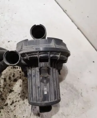 Audi A3 S3 A3 Sportback 8P Secondary air pump 06A959253B 06A131333C