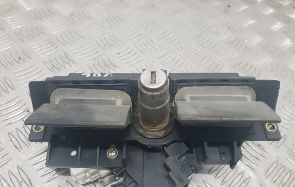 Audi A6 S6 C5 4B Tailgate/trunk/boot exterior handle 4B0827565H 8D9827565H
