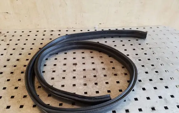 Mercedes-Benz CLS C219 Engine compartment rubber 